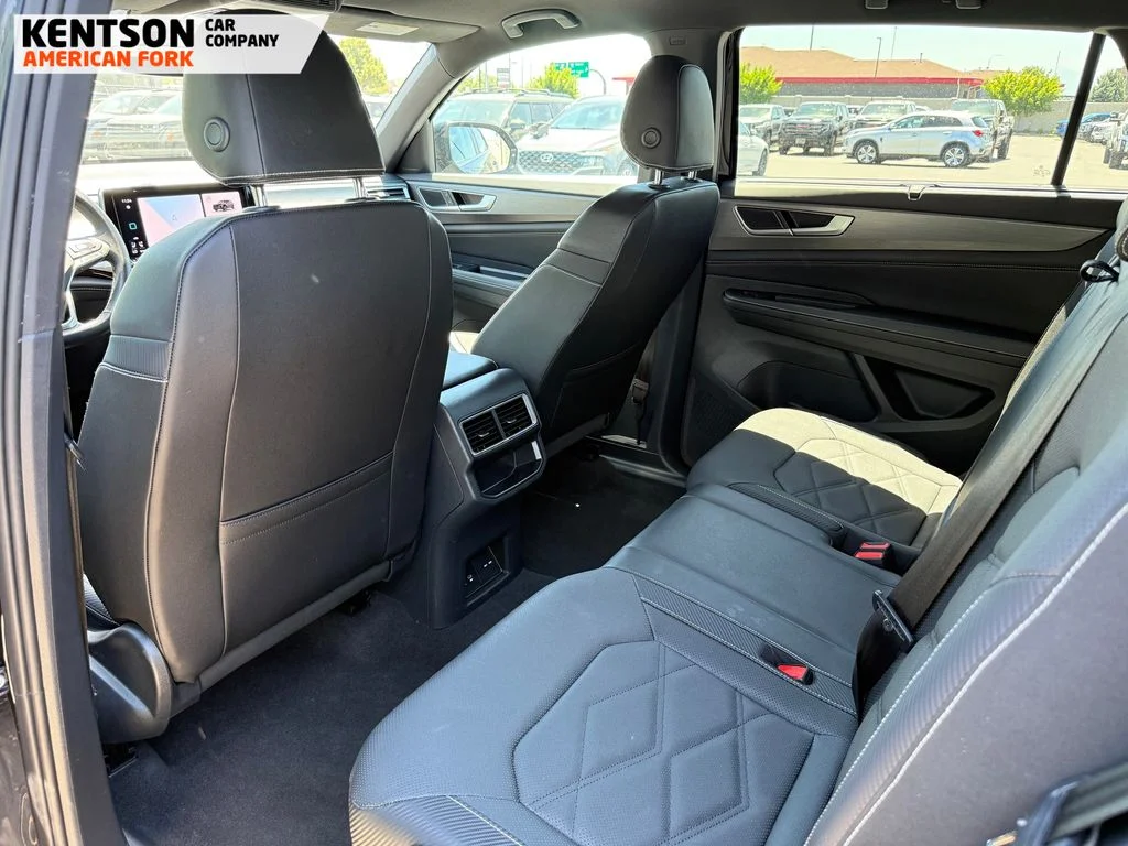 Used 2025 Black Volkswagen 2.0T SE w/Technology image 29