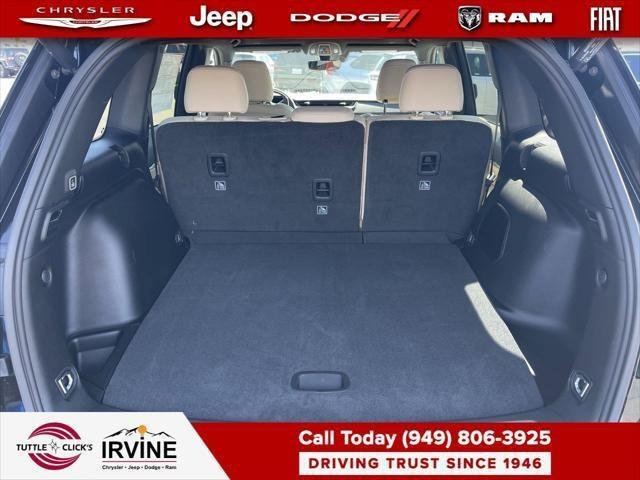 New 2026 Diamond Black Crystal Pearl-Coat Exterior Paint Jeep Limited image 27