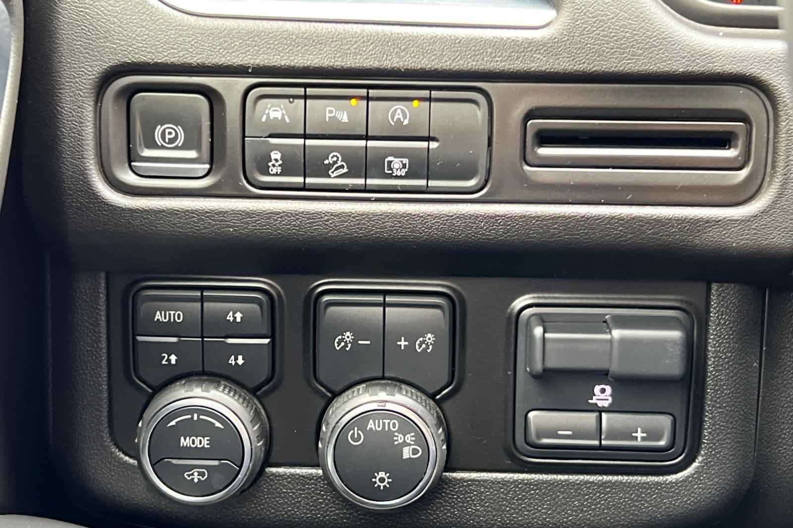 Used 2023 Summit White Chevrolet Z71 image 32