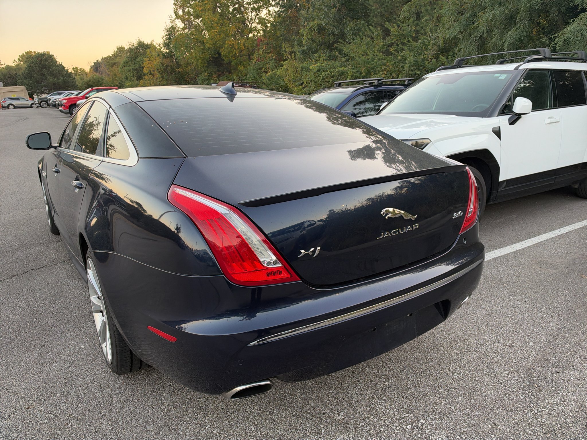 Used 2015 Dark Sapphire Metallic Jaguar XJ image 7