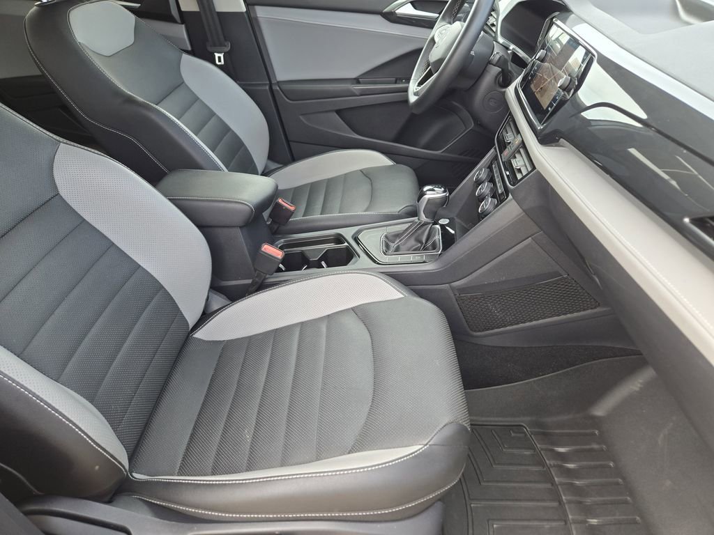 Used 2022 White Volkswagen SEL image 9