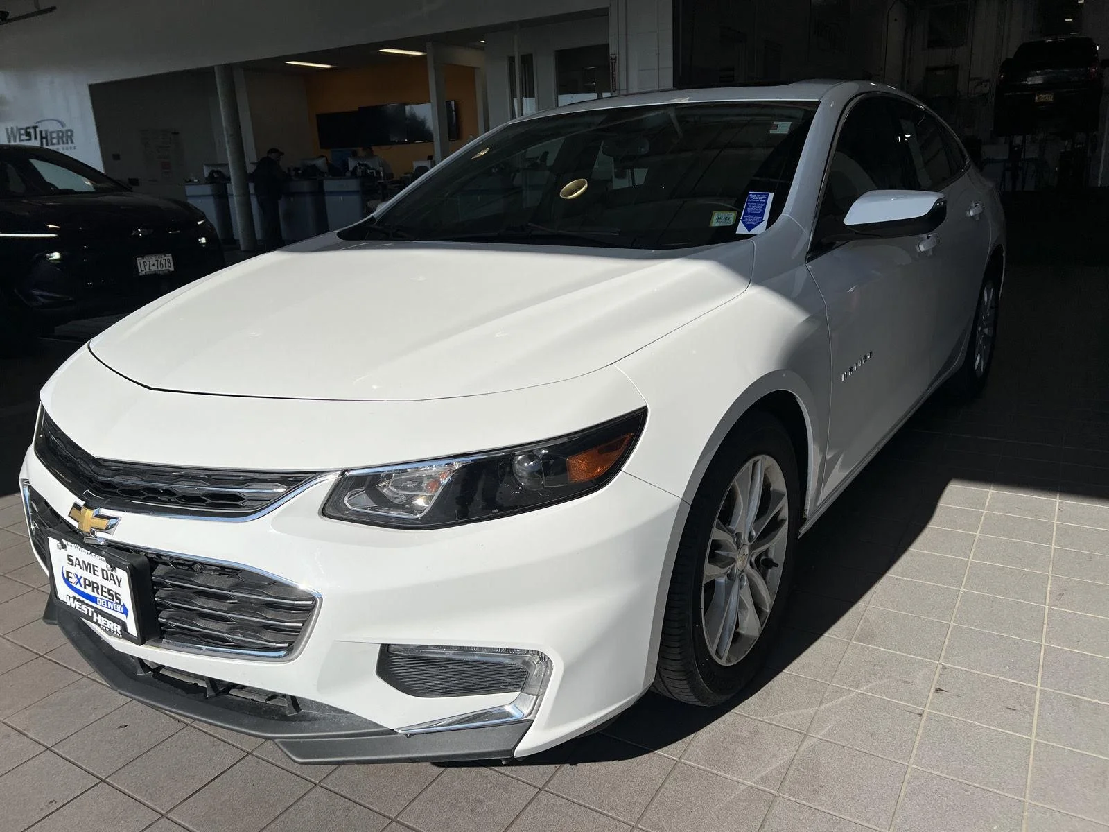 Used 2018 Summit White Chevrolet LT image 4