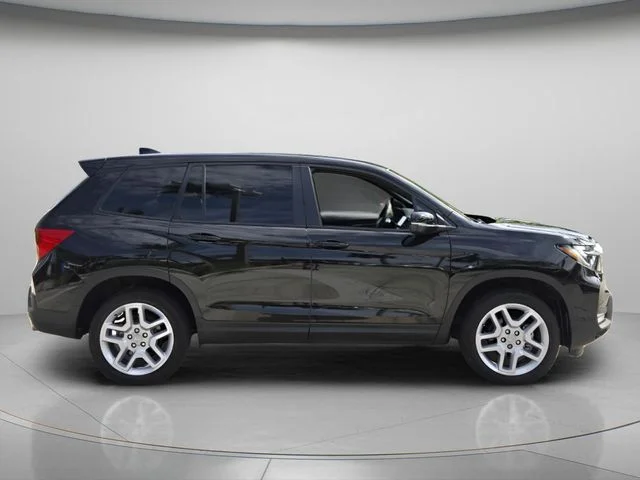 Used 2025  Honda EX-L image 3
