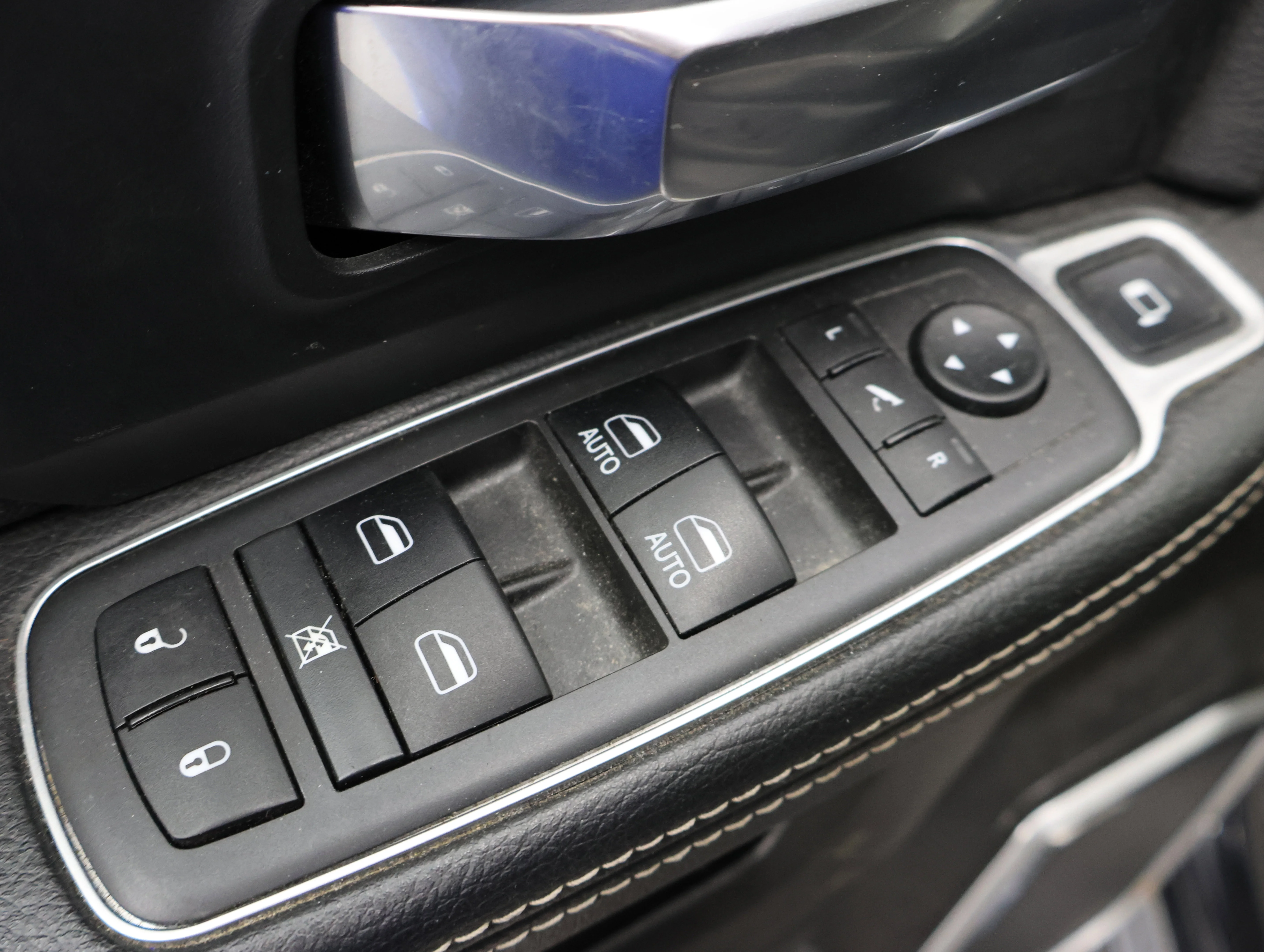 Used 2019 Maximum Steel Metallic Clearcoat Ram Laramie image 42