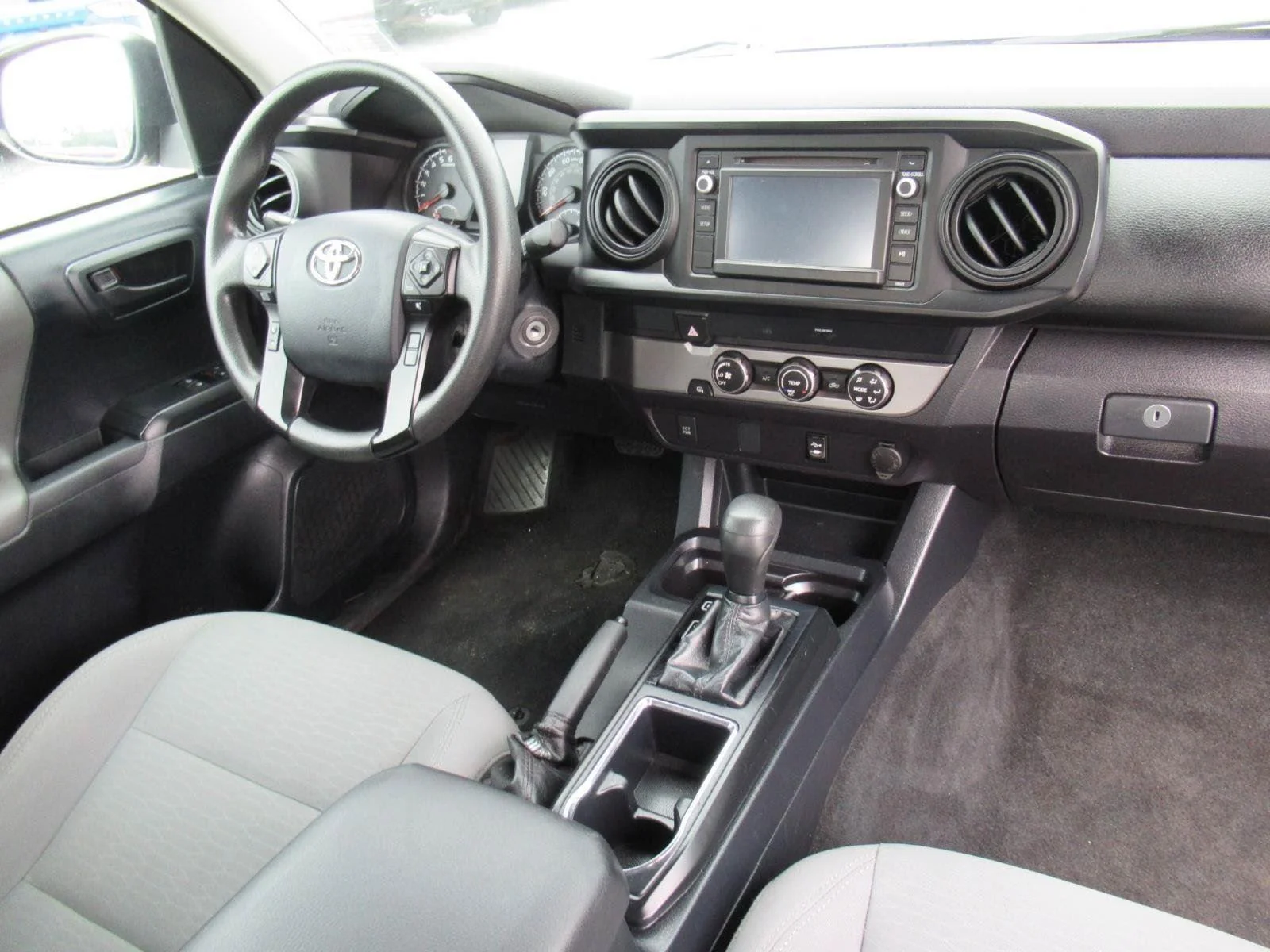 Used 2019 Silver Toyota SR image 12
