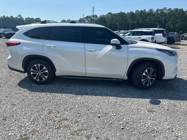 Used 2021 Blizzard Pearl Toyota XLE image 3