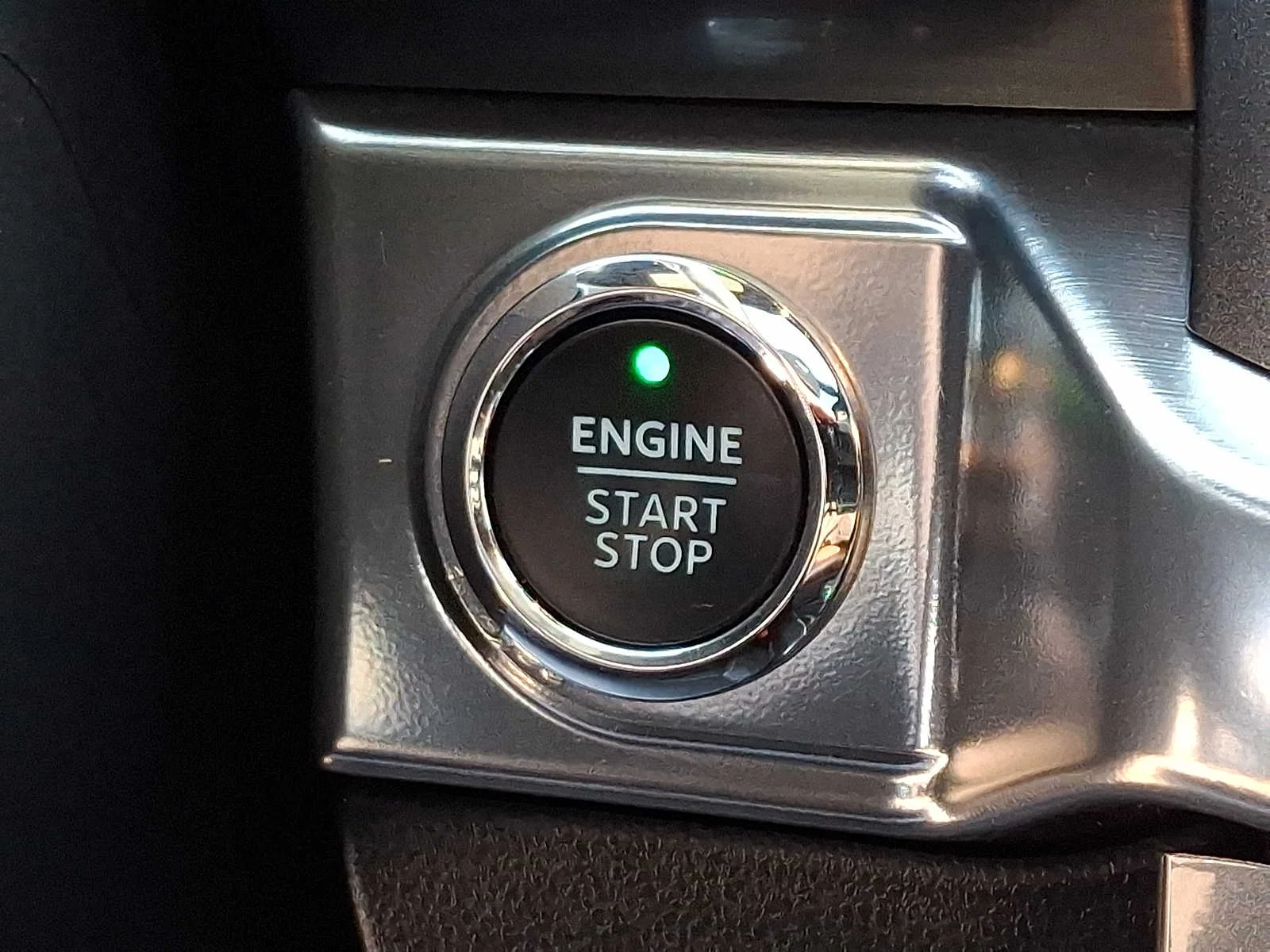Used 2023 Agate Black Metallic Ford LARIAT image 24