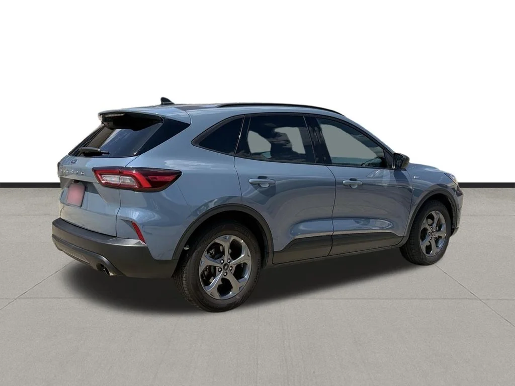 Used 2025 Vapor Blue Ford ST-Line image 5