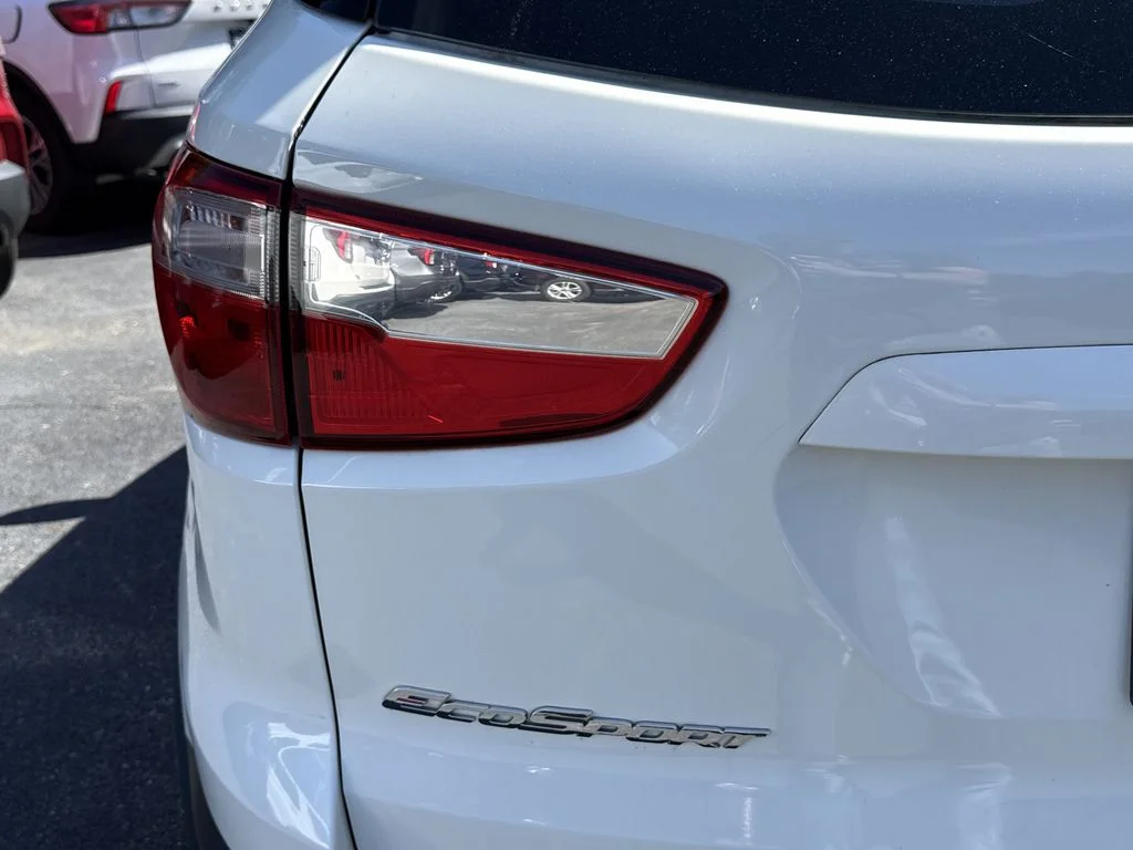 Used 2020 Diamond White Ford S image 32