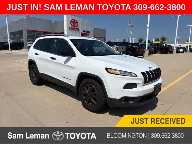Used 2014 White Jeep Latitude image 1