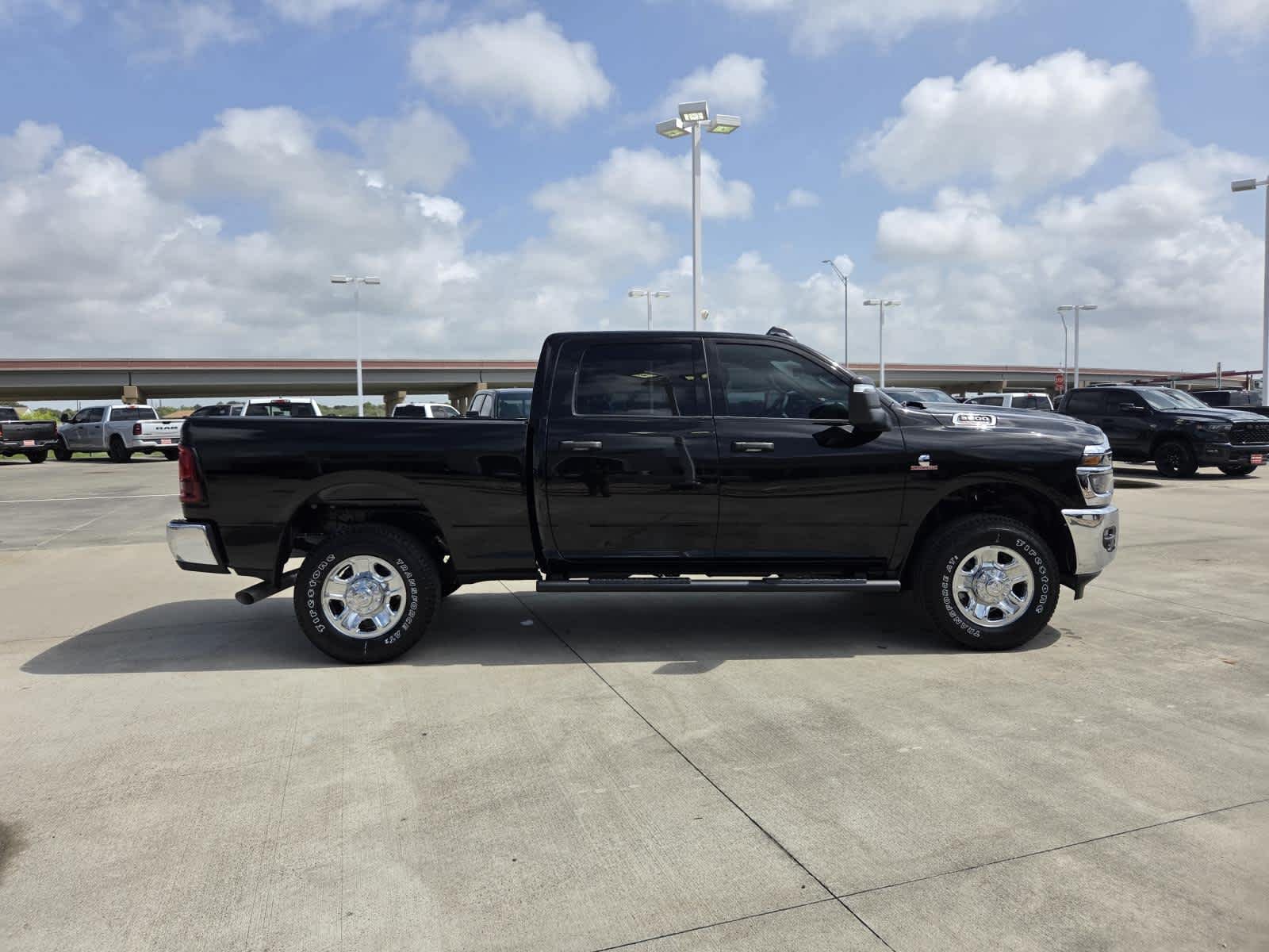 New 2026 Diamond Black Crystal Pearl-Coat Exterior Paint RAM Tradesman image 6