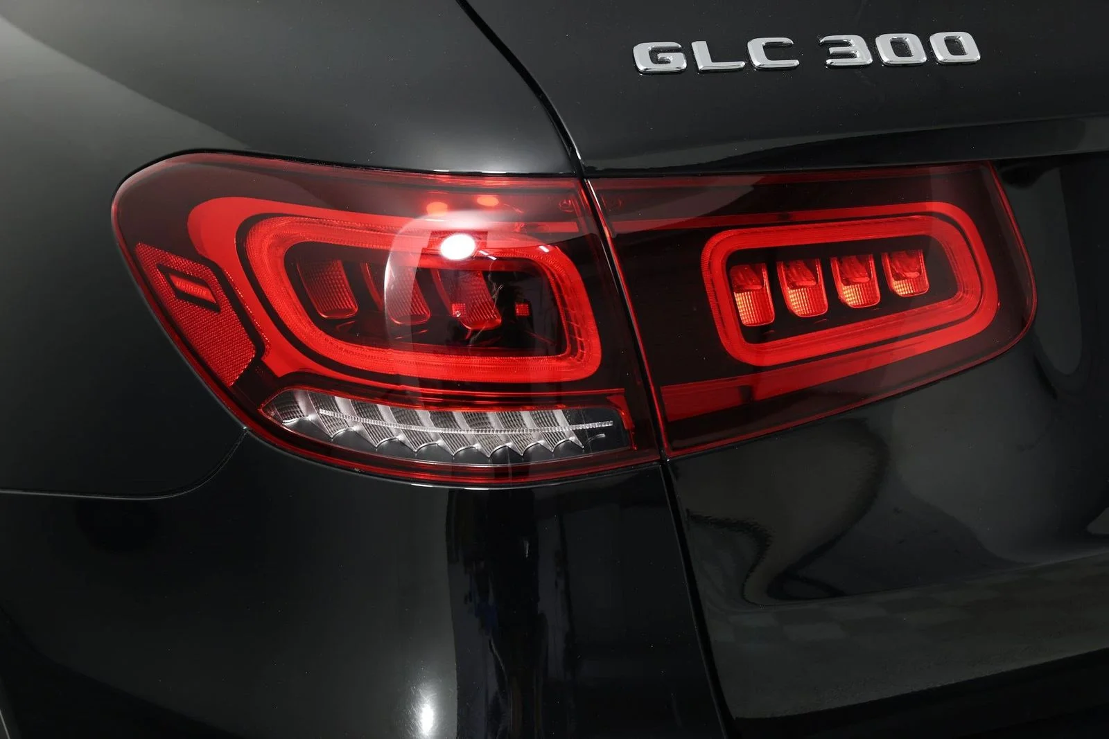 Used 2022 Black Mercedes-Benz GLC 300 image 21