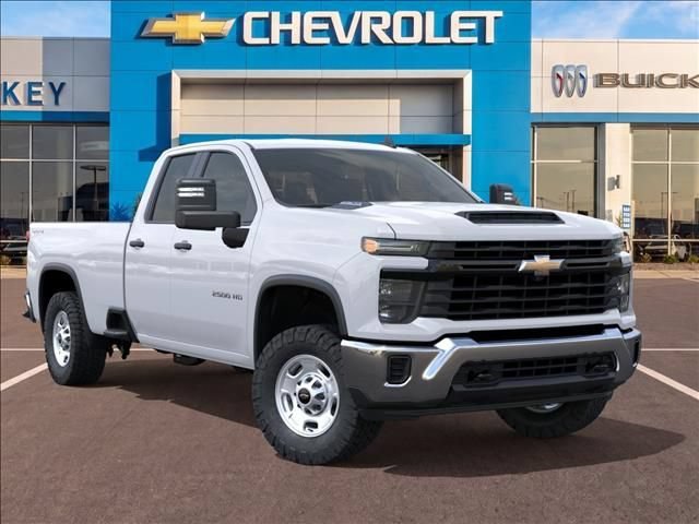 New 2026 Summit White Chevrolet WT image 7