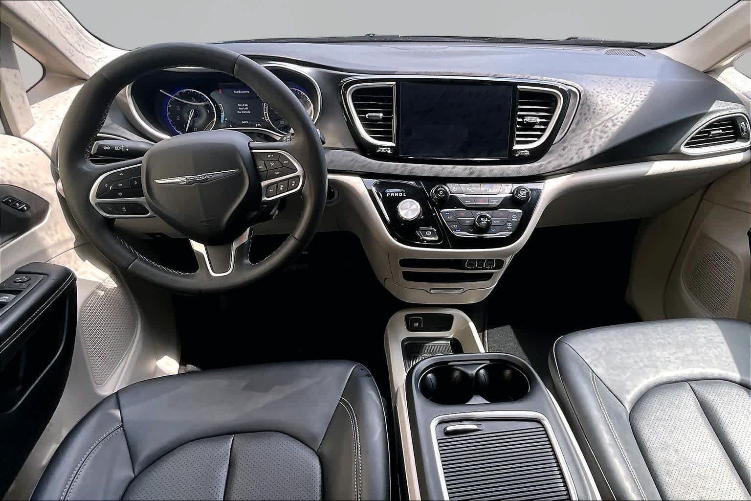 Used 2024 Silver Mist Clearcoat Chrysler Touring L image 16