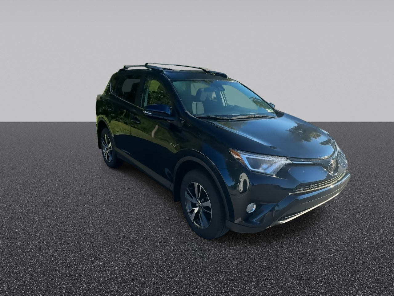 Used 2017 Aqua Toyota XLE image 2