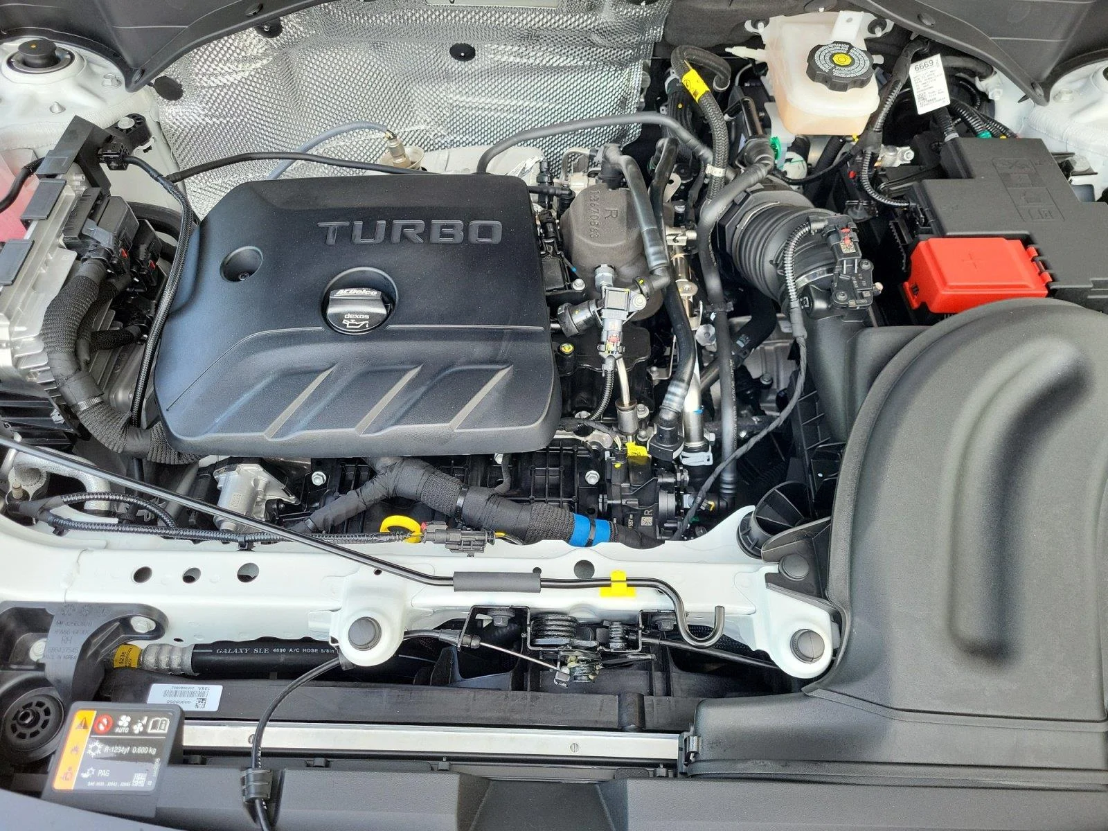 Used 2025 Iridescent Pearl Tricoat Chevrolet ACTIV image 23