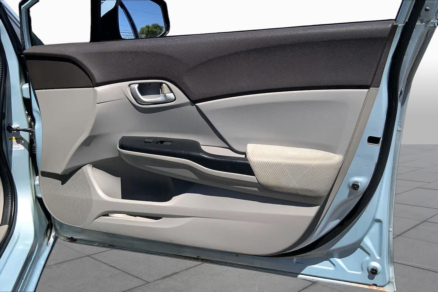 Used 2012 Alabaster Silver Metallic Honda LX image 19