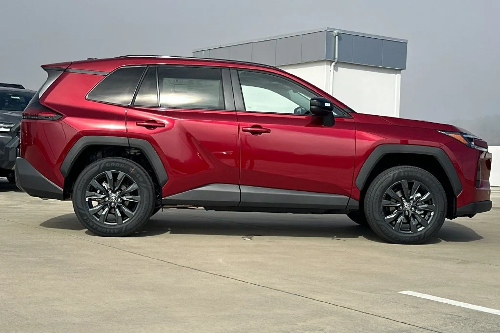 New 2026 Ruby Flare Pearl <sup>1</sup> Toyota  XLE Premium image 3