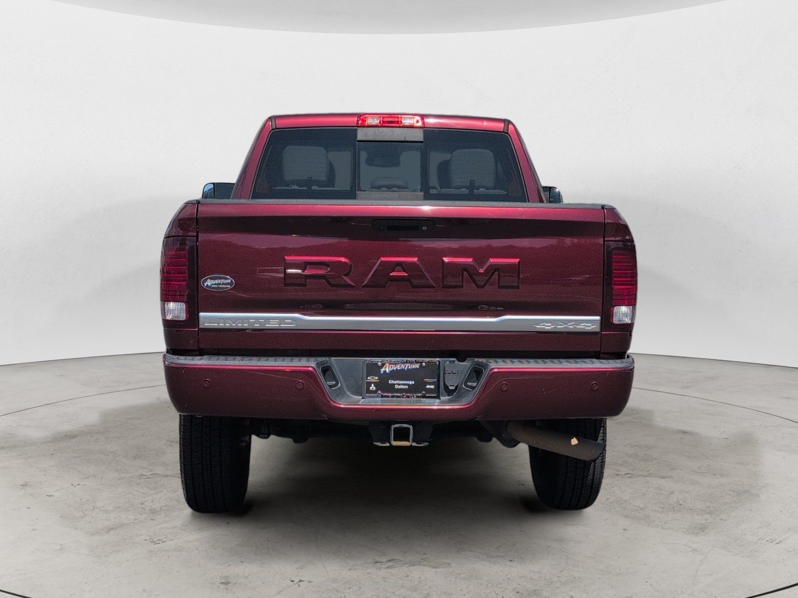 Used 2018 Delmonico Red Pearlcoat Ram Limited image 4