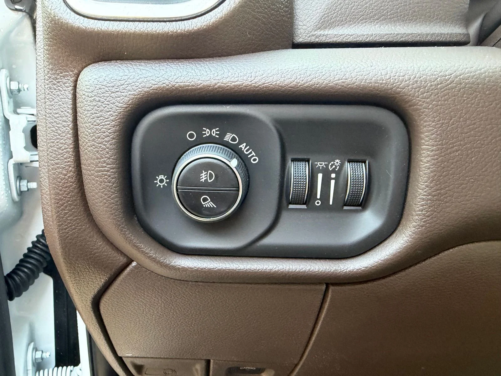 New 2026 Bright White Clear-Coat Exterior Paint RAM Laramie image 17