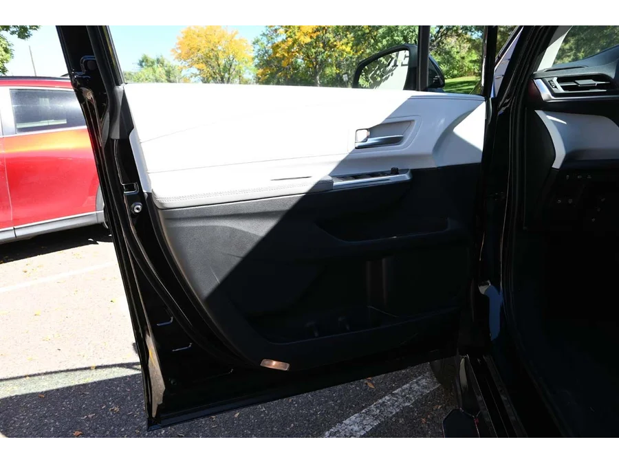 2025 Toyota Sienna XLE - Photo 26