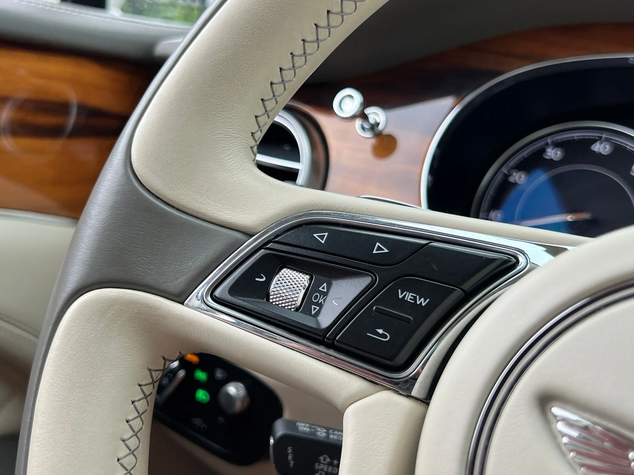 Used 2018  Bentley W12 image 26