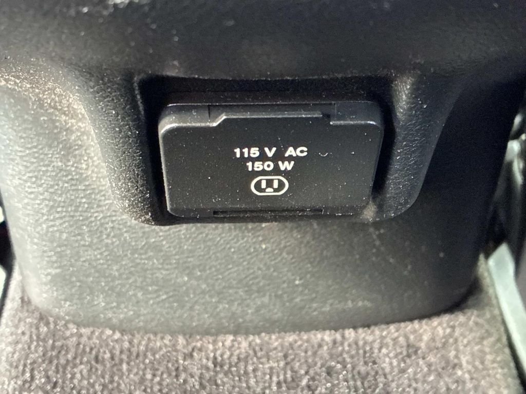 Used 2014 Silver Jeep Latitude image 17