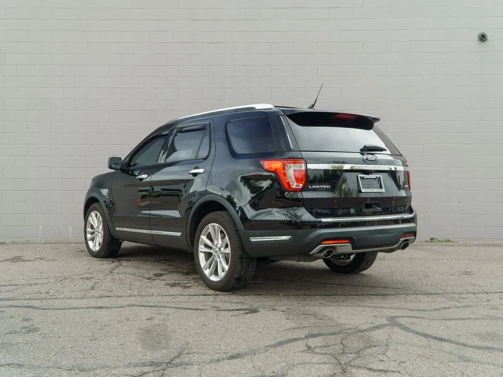 Used 2018 Shadow Black Ford Limited image 3