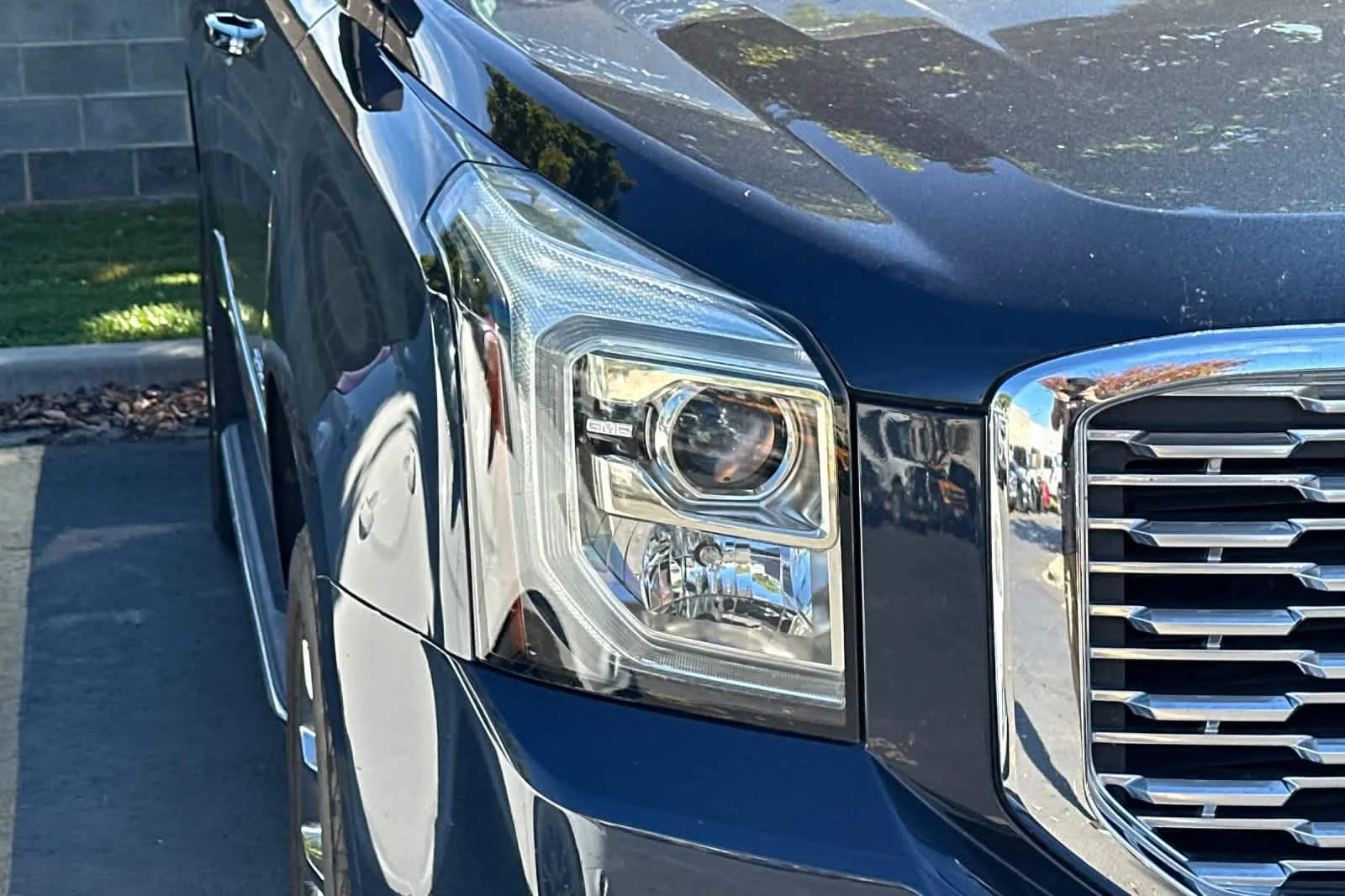 Used 2020  GMC Denali image 8