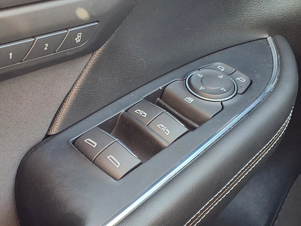 Used 2025 Summit White Buick Sport Touring image 12