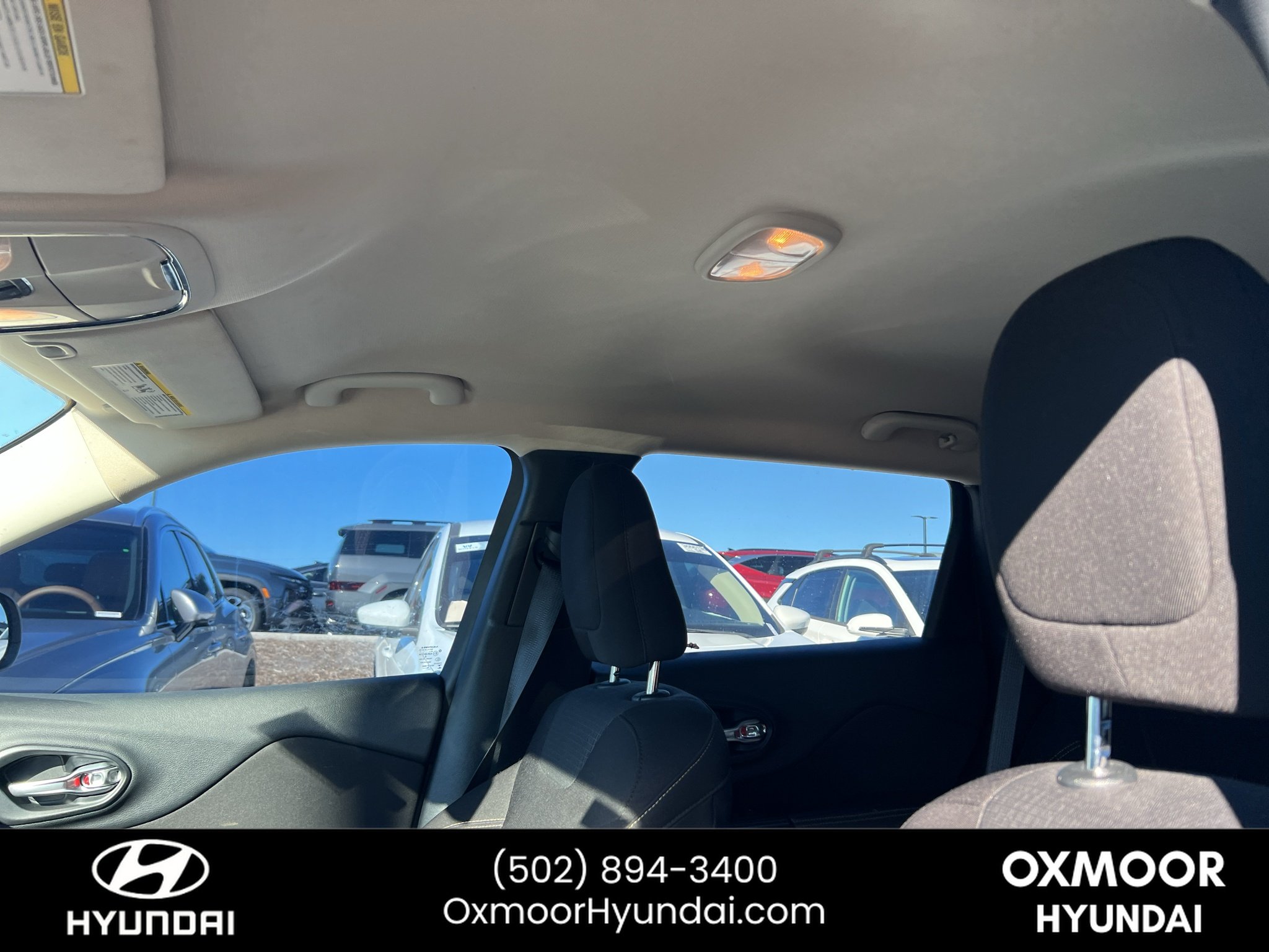 Used 2017 Diamond Black Crystal Pearlcoat Jeep Latitude image 6