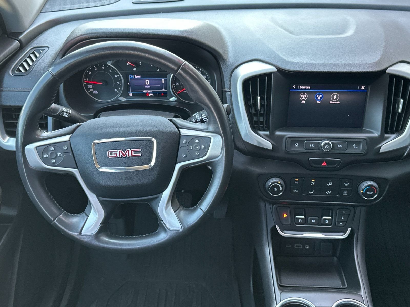 Used 2020 Graphite Gray Metallic GMC SLE image 13