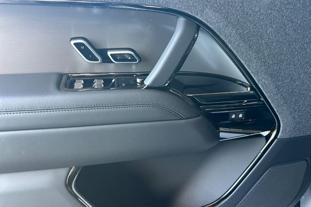 New 2026 Borasco Grey Land Rover Dynamic SE image 10