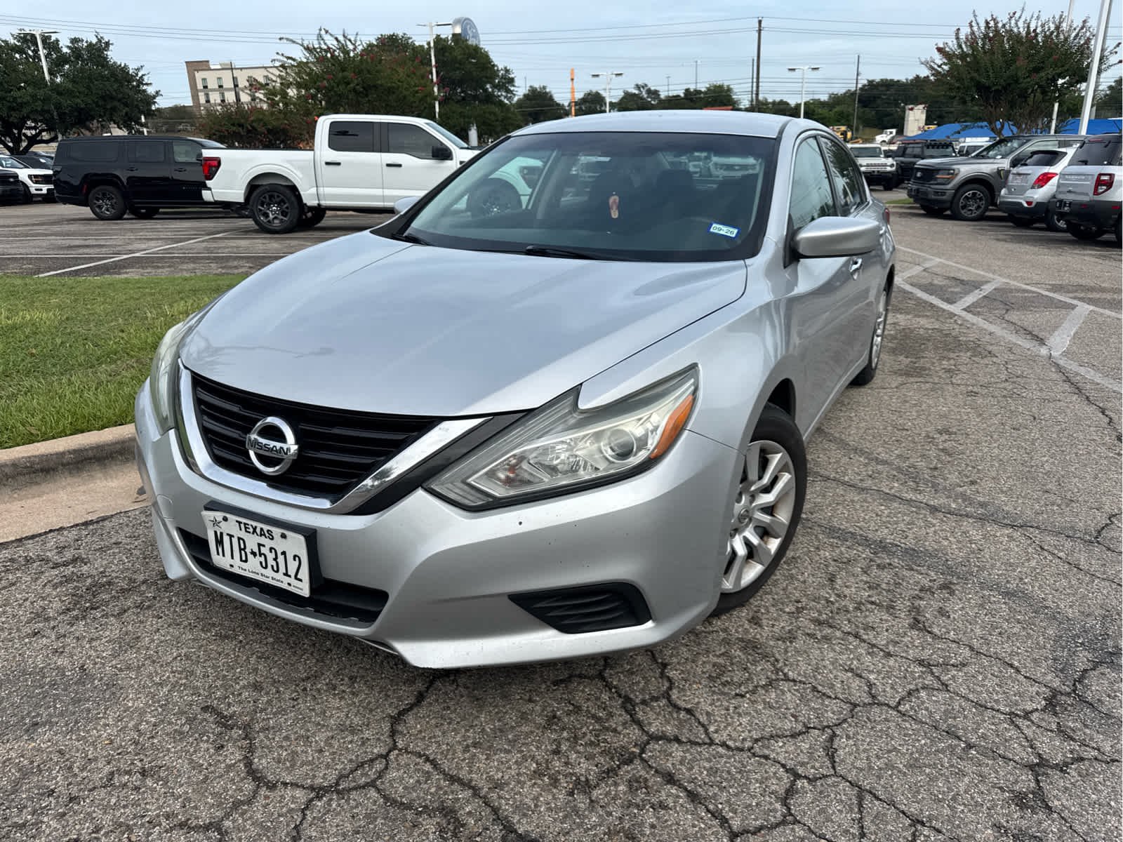 Used 2018 Brilliant Silver Nissan 2.5 S image 2