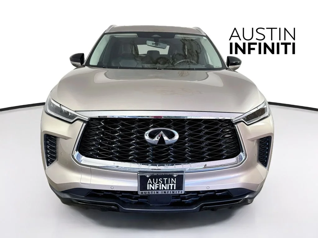 Certified Used 2023 Silver INFINITI LUXE image 4