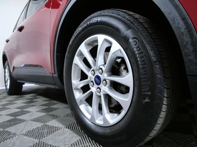 Used 2022 Ford Escape SE with VIN 1FMCU9G63NUB10679 for sale in Apple Valley, Minnesota
