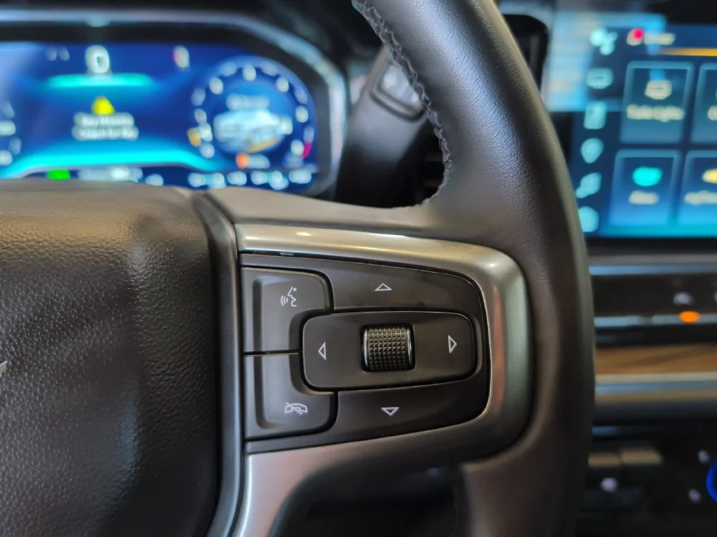 Used 2023 STERLING GRAY METALLIC Chevrolet LT image 26