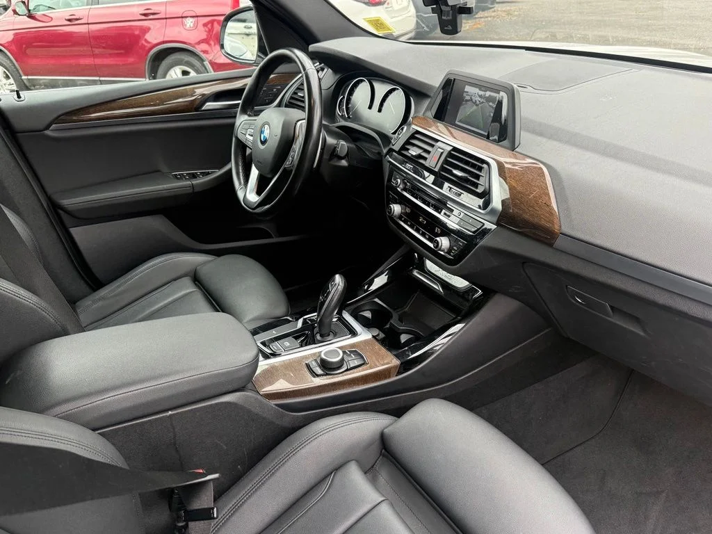 Used 2018 White BMW xDrive30i image 29