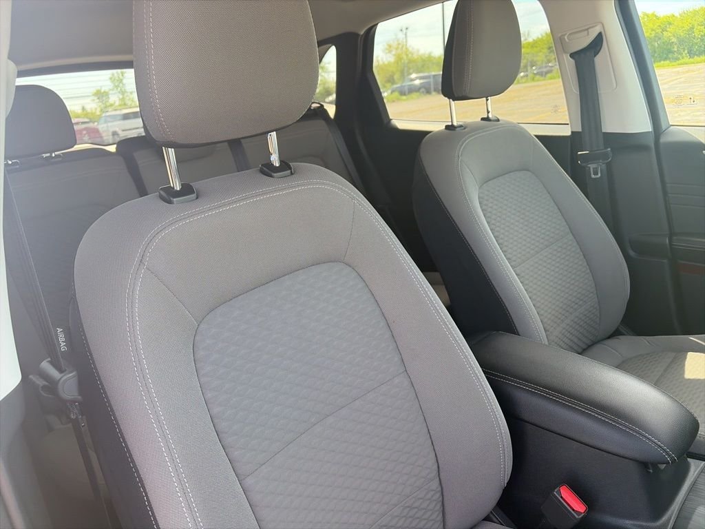 Used 2022 Silver Ford SE image 11