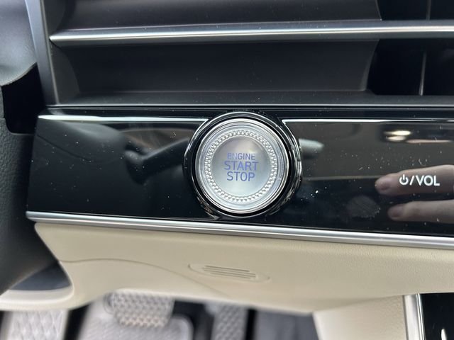 New 2026 White Genesis 2.5T Select image 28
