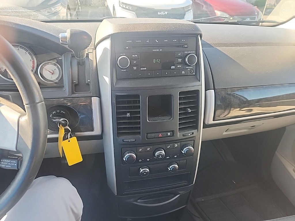 Used 2010 Stone White Dodge SXT image 23