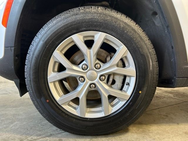 Used 2023 Bright White Clearcoat Jeep Limited image 10