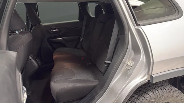 Used 2020 Billet Silver Metallic Jeep Latitude image 21