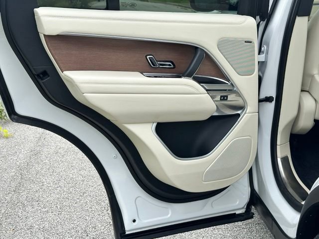 Used 2023 Fuji White Land Rover SE image 16