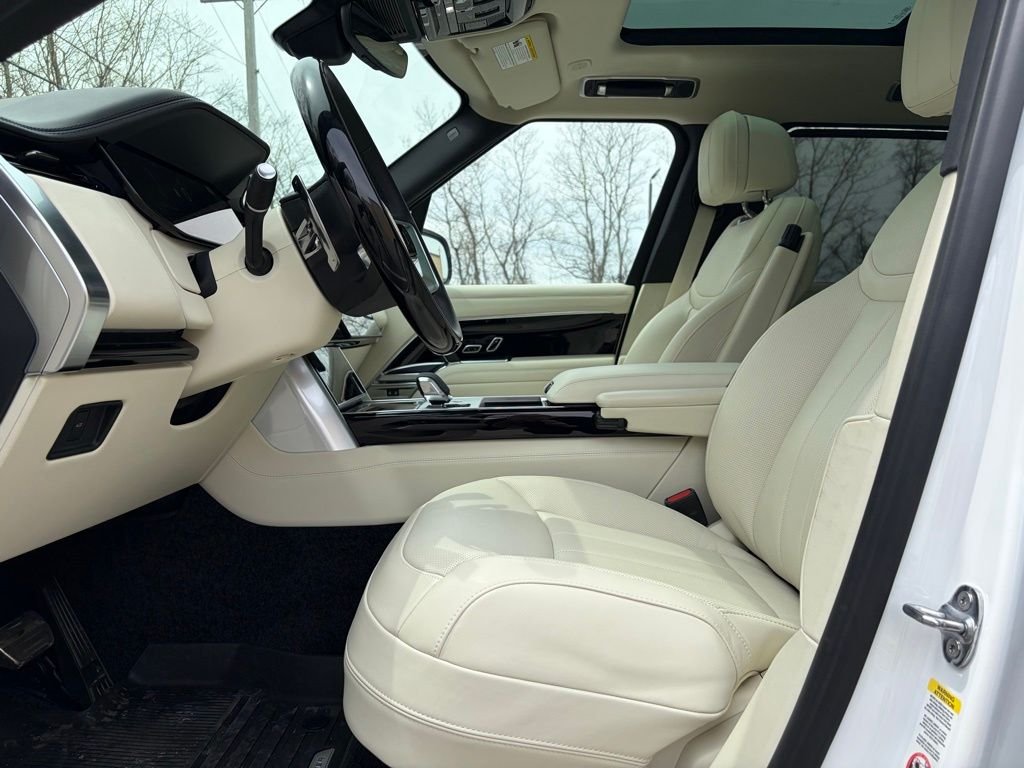 2025 Land Rover Range Rover SE - Photo 11