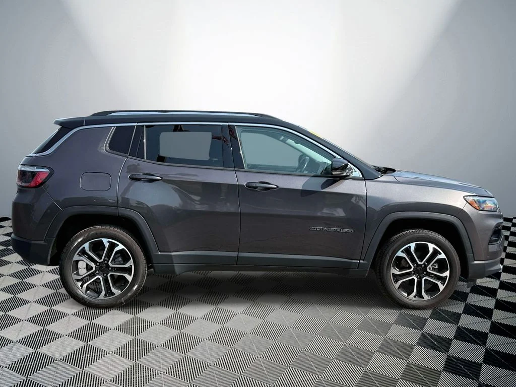 Used 2022 Gray Jeep Limited image 4