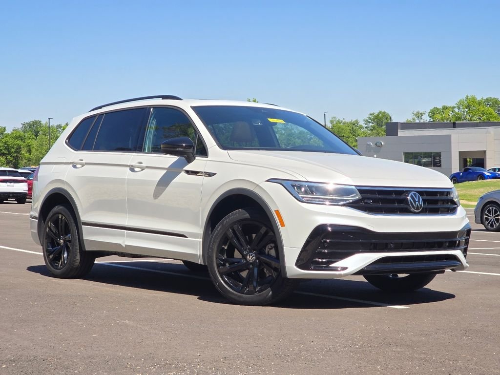 Used 2023 White Volkswagen 2.0T SE R-Line Black image 2