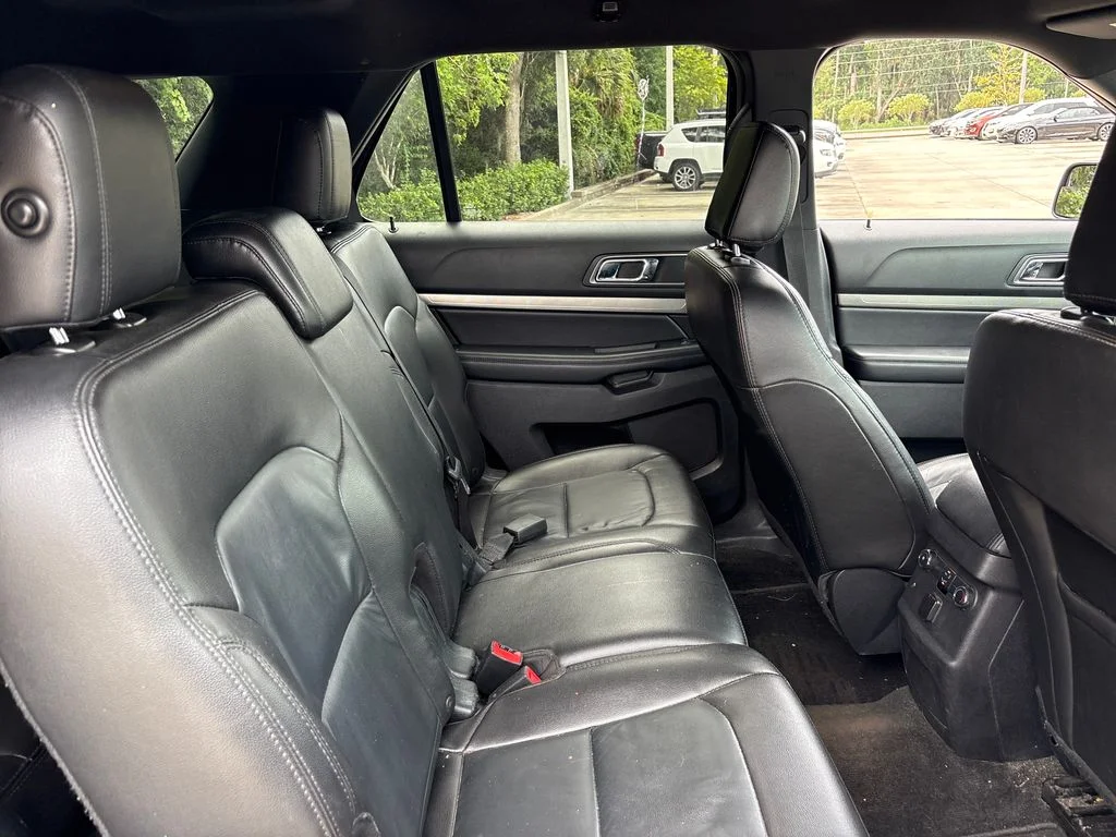 Certified Used 2018 Gray Ford XLT image 28
