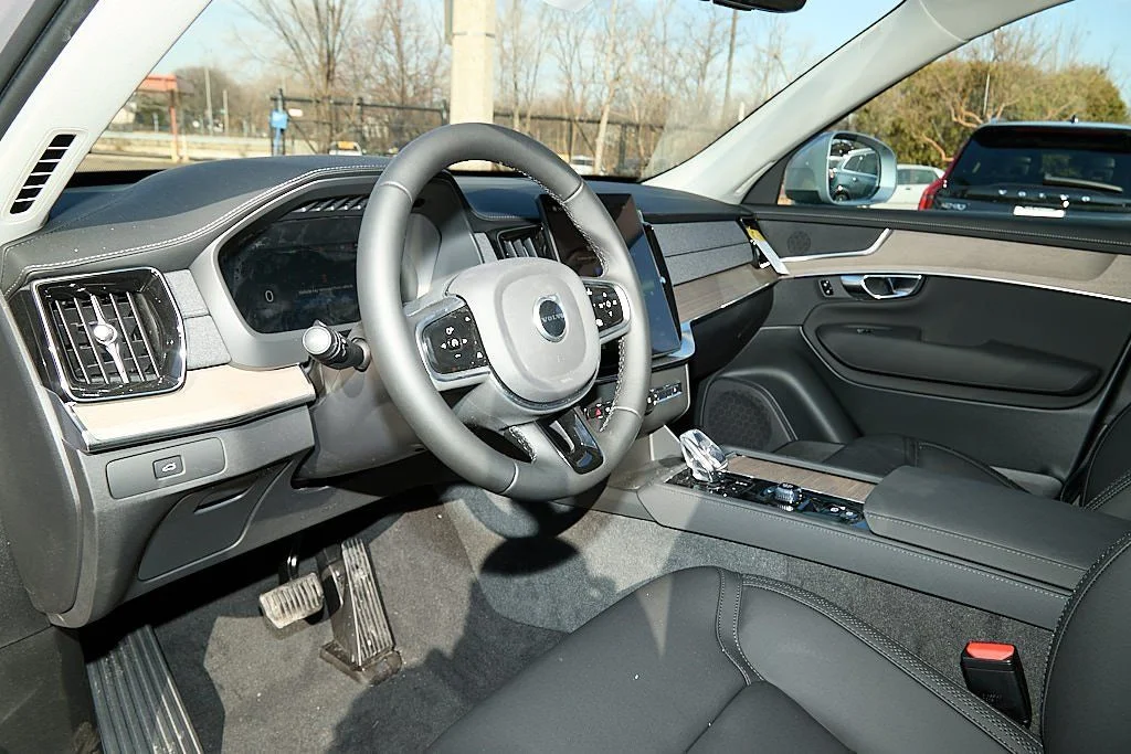 New 2026 Aurora Silver Volvo Plus image 12