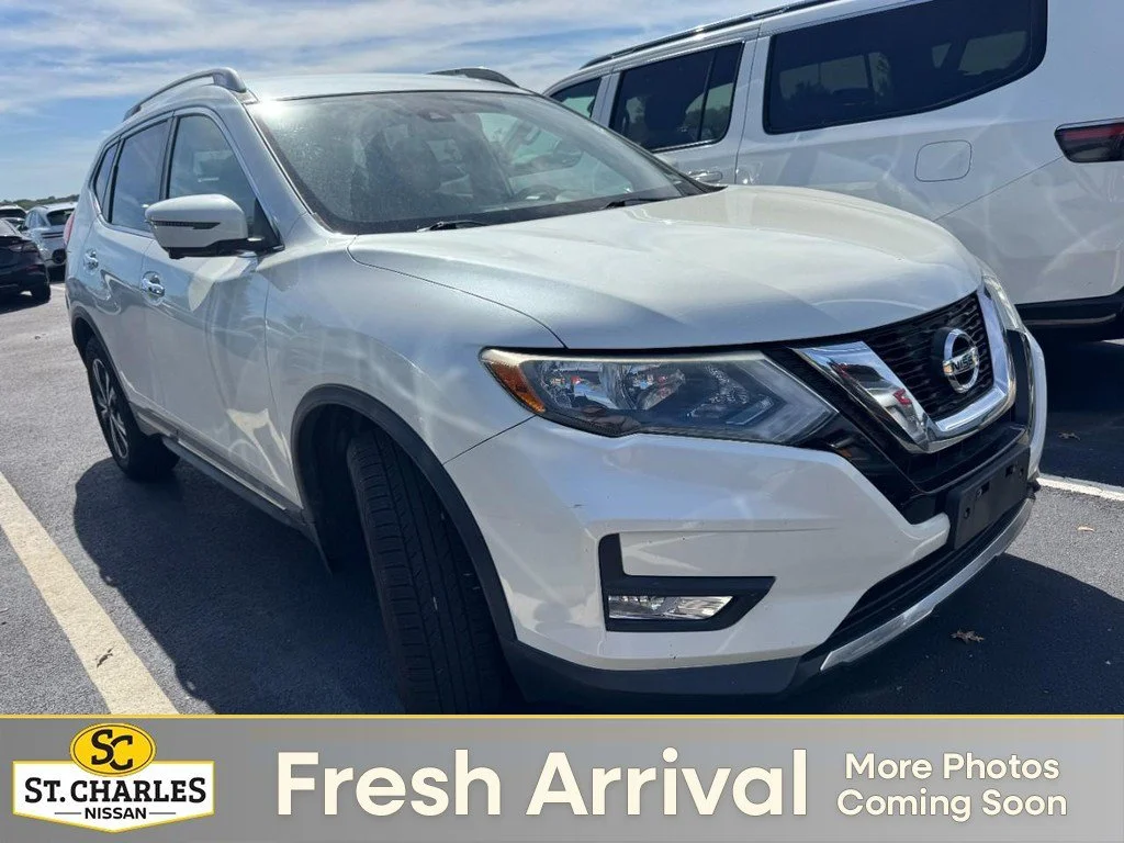 Used 2017 White Nissan SL image 1